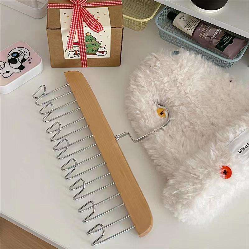 SPACE SAVING HANGER