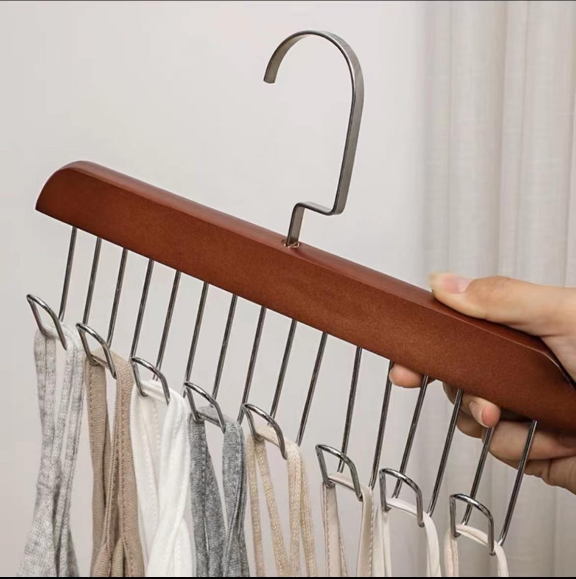 SPACE SAVING HANGER