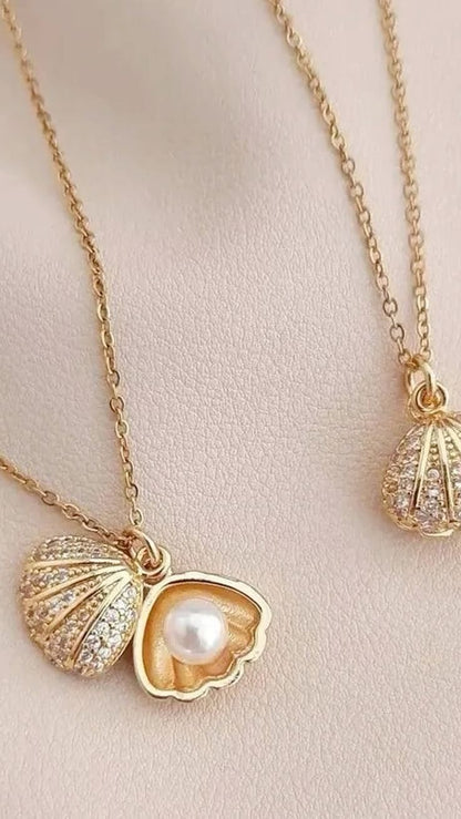 Pearl Shell Pendant Necklace